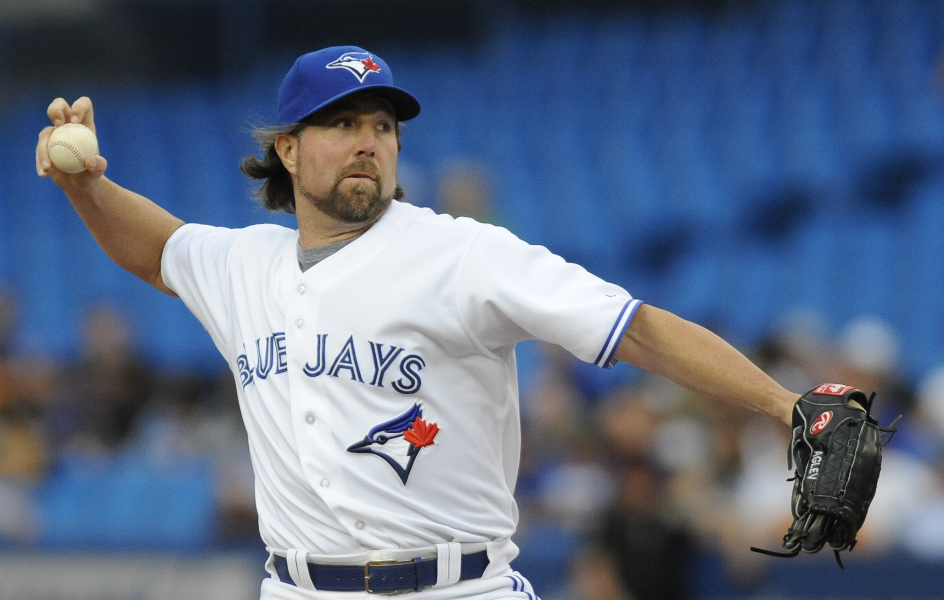 Dickey's knuckler is enough to make you nostalgic for Wakefield.  (Photo by Brad White/Getty Images) 