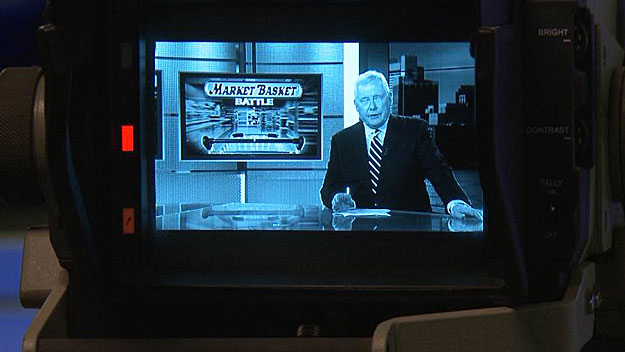 Jack Williams anchoring a newscast in August 2014. (WBZ-TV)