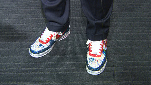 Robert Kraft Shows Off Shiny Patriots Sneakers – CBS Boston