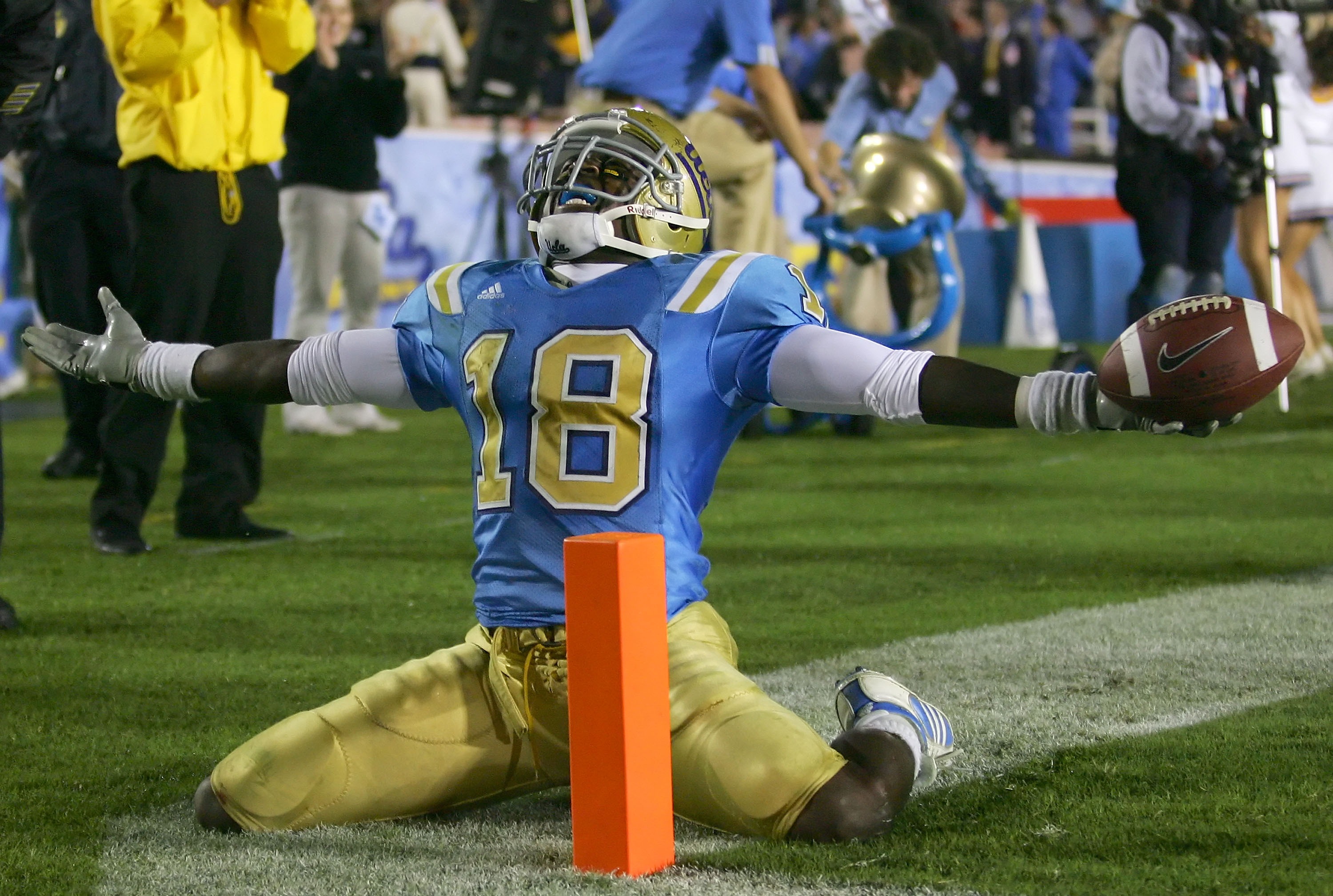 UCLA's Matthew Slater celebrates after scoring a touchdown during the 2007 season. (Photo by Lisa Blumenfeld/Getty Images)