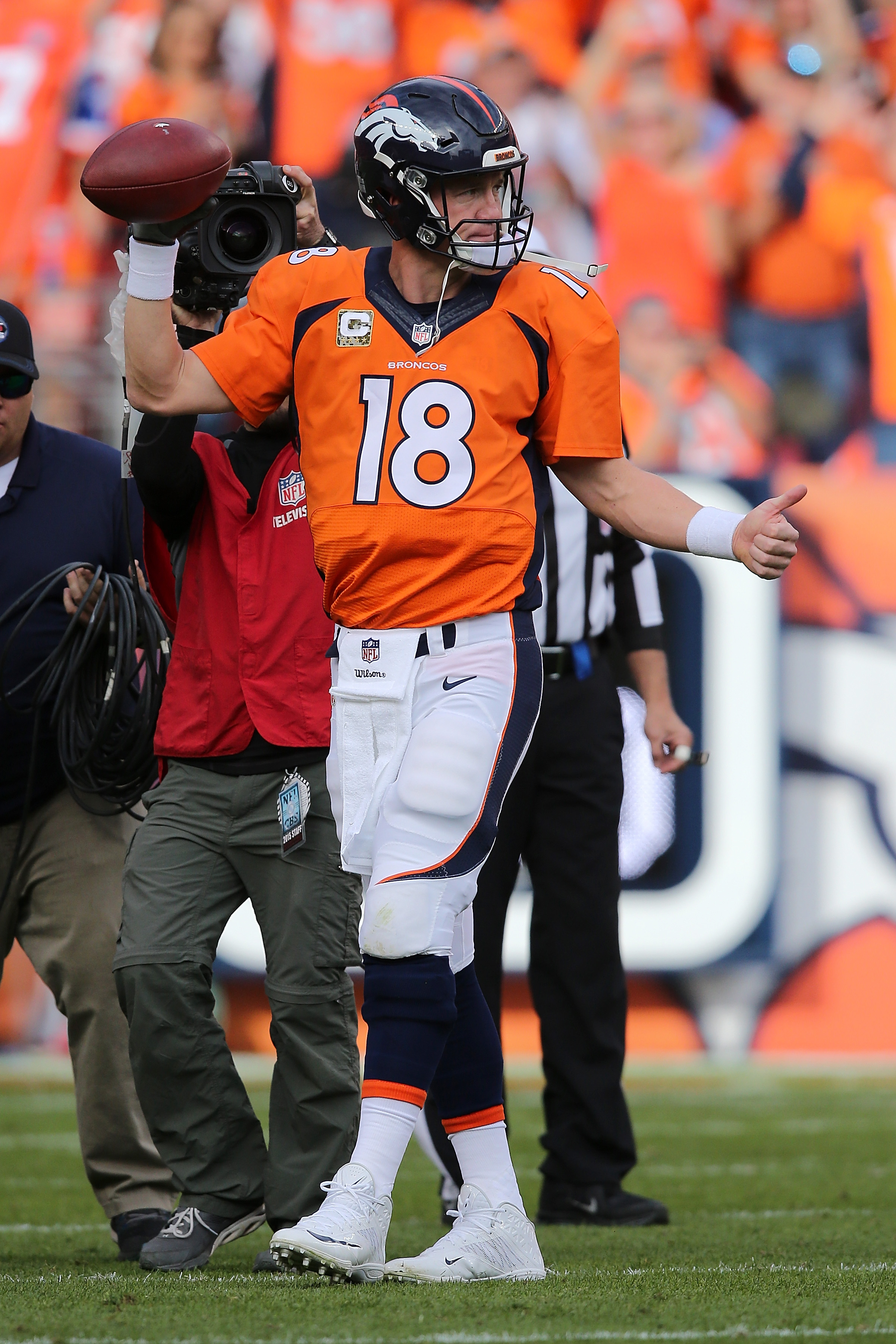 Peyton Manning gives a thumbs-up after setting the NFL record for passing yards. (Photo by Doug Pensinger/Getty Images)