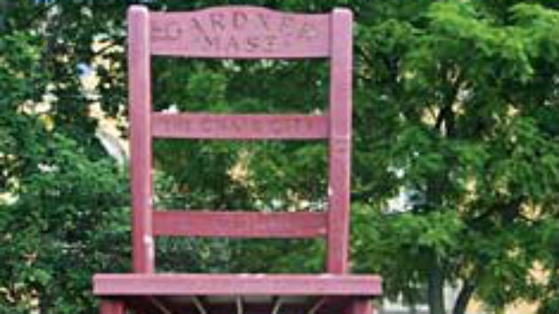 Gardner's giant chair. (Photo Credit: Roadside America)