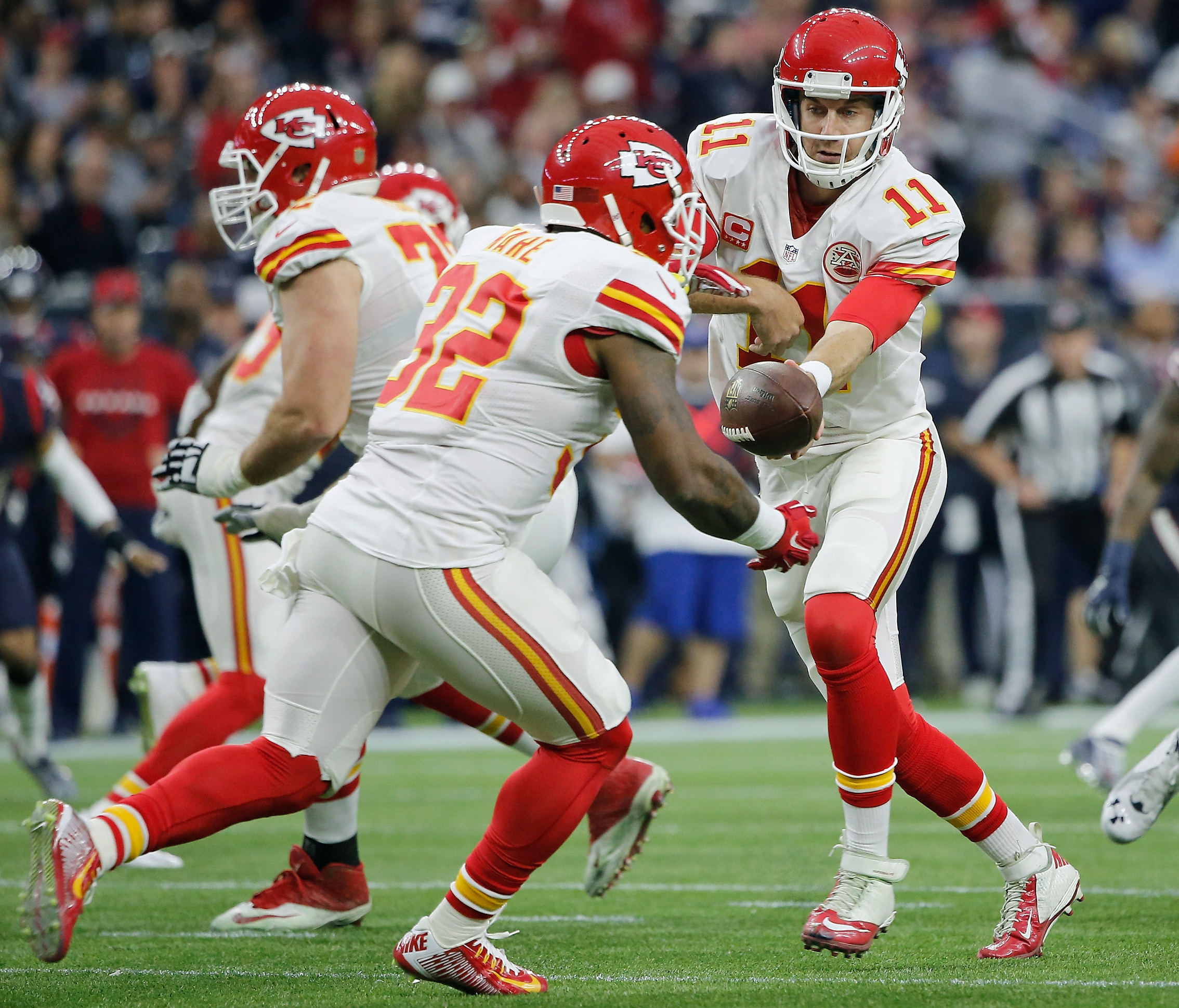 Alex Smith hands off to Spencer Ware. (Photo by Thomas B. Shea/Getty Images)
