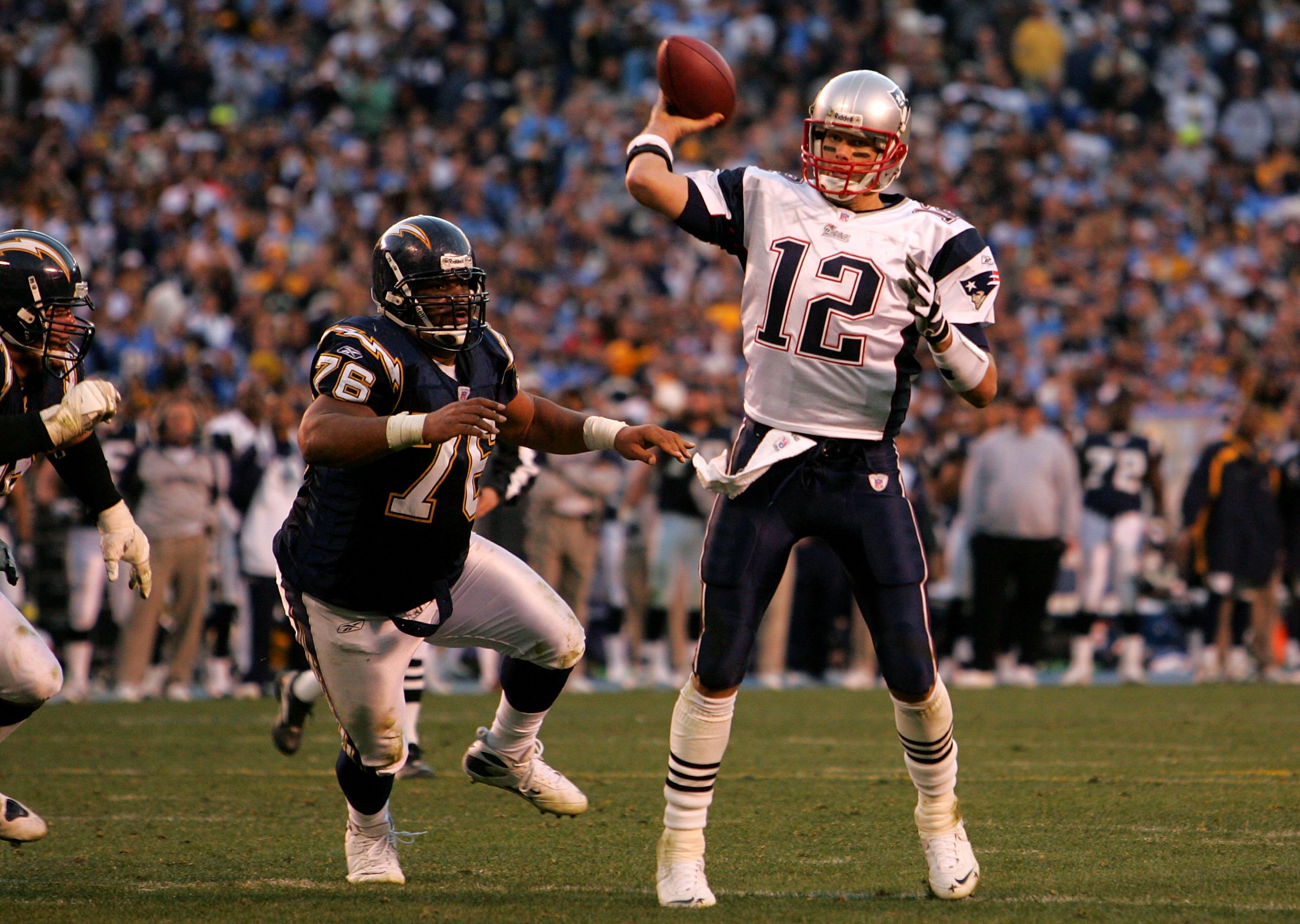 Tom Brady of the New England Patriots throws a 4 yard touchdown pass during the fourth quarter of the AFC Divisional Playoff Game held at Qualcomm Stadium January 14, 2007 in San Diego, California. The Patriots defeated the Chargers 24-21. (Photo by Stephen Dunn/Getty Images)