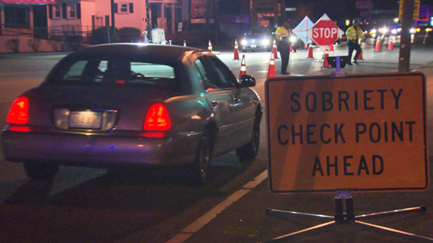 Mass. State Police at sobriety checkpoint (WBZ-TV) 