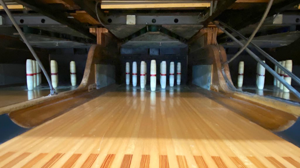 Last Candlepin Bowling Alley In Worcester Closes For Good Cbs Boston