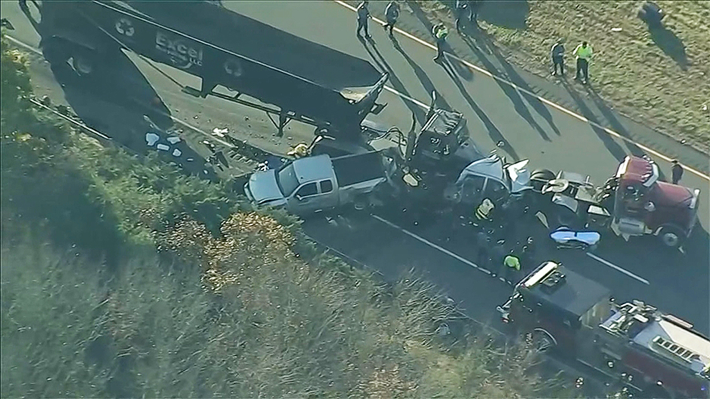 Route 495 North Crash Leaves Driver Dead After 5-vehicle Pileup In Raynham Cbs Boston