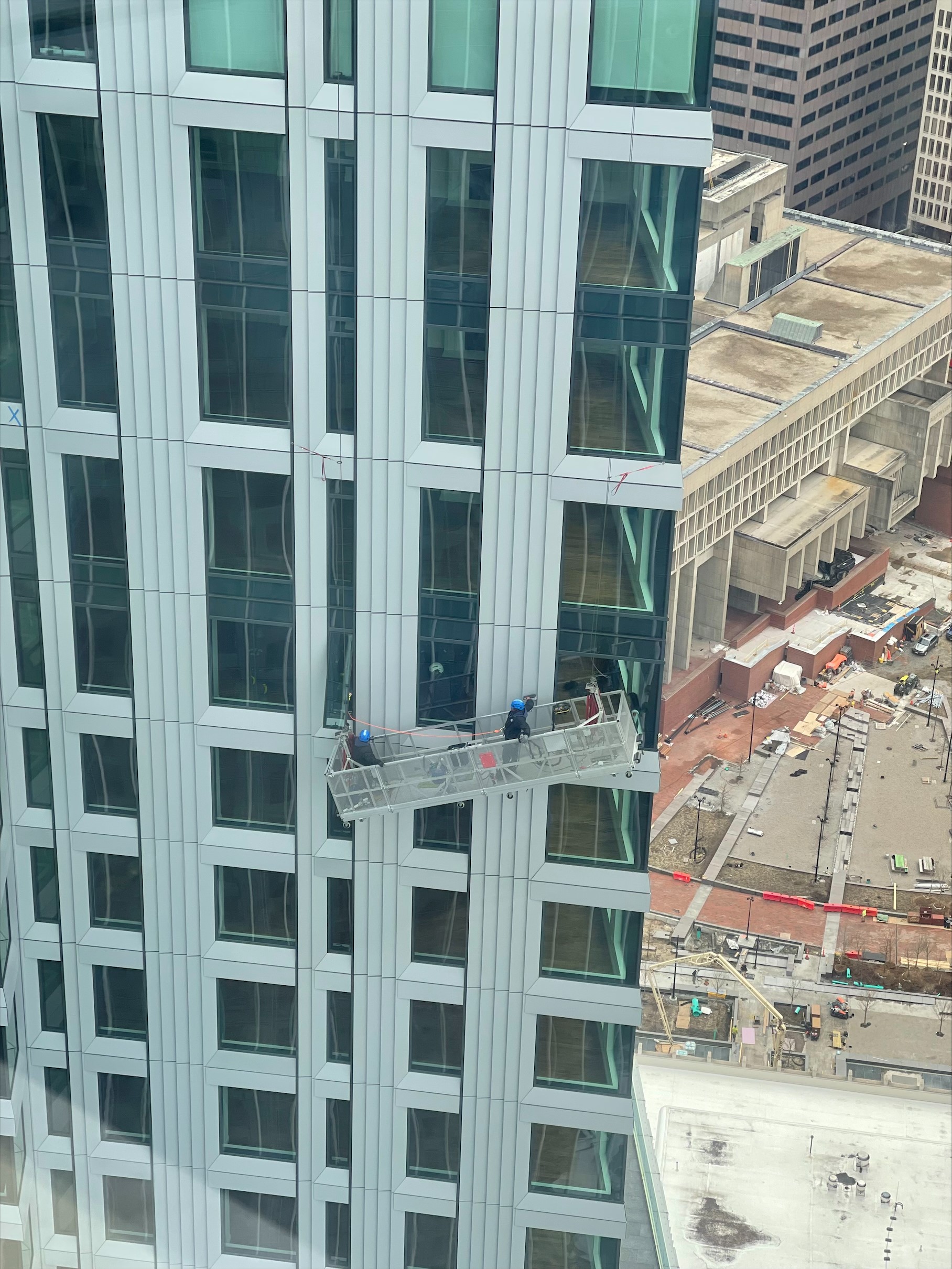 2 window cleaners rescued after being trapped outside Boston skyscraper's 42nd floor - CBS Boston